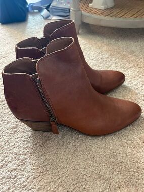 Frye Judith Grain leather zip bootie